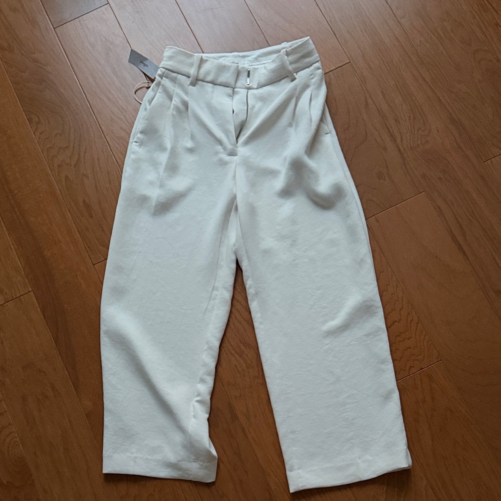 Aritzia Women's White Cropped Pants